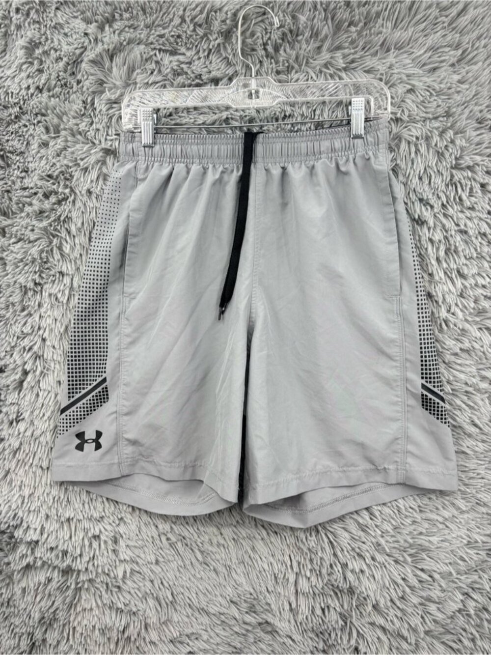 Under Armour Training Shorts Mens Medium Grey Athletic Pockets Drawstring Loose